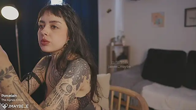 Snapshot of janne_maybe chatting on December 22, 2025, 4:51 pm janne maybe online show from December 22, 2025, 4:51 pm