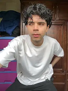 Axel-Mejia online show from November 4, 2025, 12:53 pm