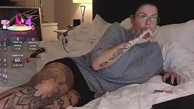 sexygilf82 online show from October 5, 2025, 9:16 pm