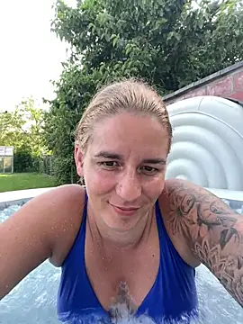hottyFcup online show from June 25, 2026, 5:18 pm