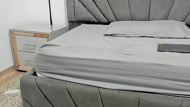 ZafiroAndFlynn online show from September 20, 2025, 10:15 pm