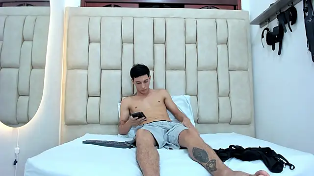 ZafiroAndFlynn online show from October 10, 2025, 7:36 pm