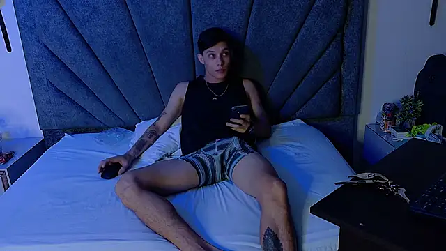 ZafiroAndFlynn online show from March 11, 2026, 2:27 am