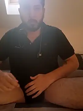 Javiermyers2000 online show from April 14, 2026, 8:36 pm