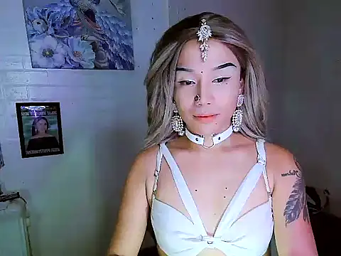 YourNikkieXxx online show from October 17, 2025, 2:41 pm