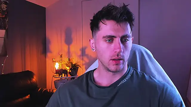 Oscar Miller  online show from October 4, 2025, 9:05 pm