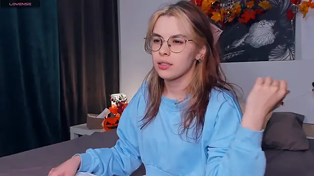 VedaSchulz online show from October 18, 2025, 6:54 pm