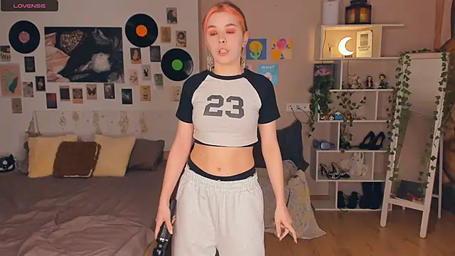 VedaSchulz online show from February 11, 2026, 6:41 pm