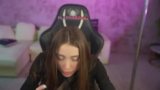 Luna secretgirl online show from March 21, 2026, 9:14 am