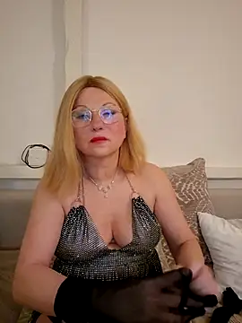 TinaLizxh online show from March 18, 2026, 7:59 pm