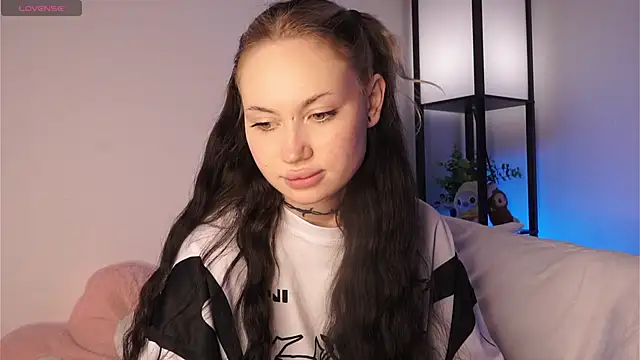 Alice 1n Wonderland  online show from September 19, 2025, 2:43 pm