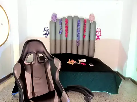 chubby sexy  online show from January 8, 2026, 4:29 am