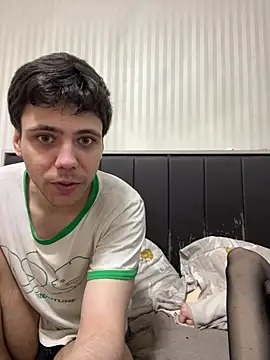 lovburger online show from May 4, 2026, 4:32 pm