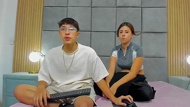 ChanellandMax online show from November 19, 2025, 7:25 pm