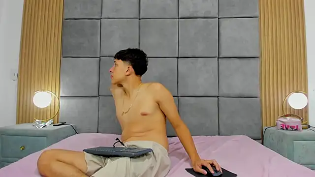 ChanellandMax online show from January 5, 2026, 5:27 pm