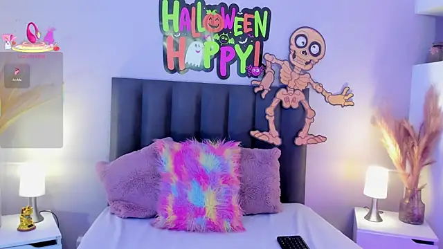 KendraChavez  online show from October 9, 2025, 9:04 pm