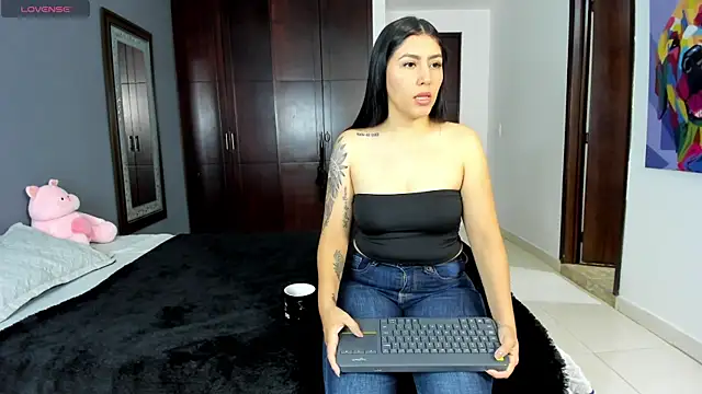 marianaandvalen online show from June 19, 2026, 12:33 pm