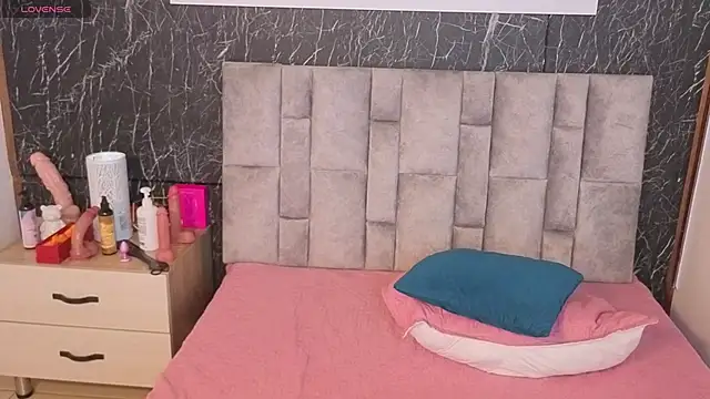 emily vermont online show from December 2, 2025, 3:41 am