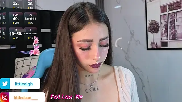 Abril Velvet a  online show from September 13, 2025, 1:00 pm