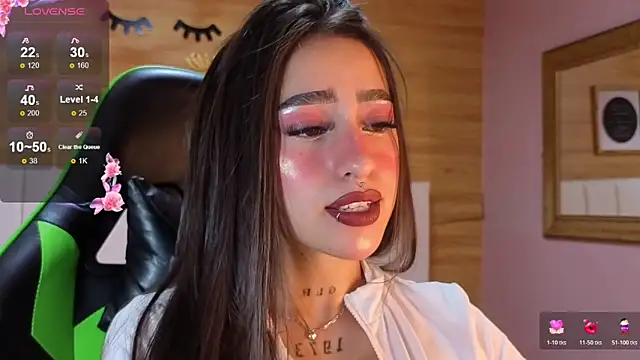 Abril Velvet a  online show from November 23, 2025, 1:32 pm