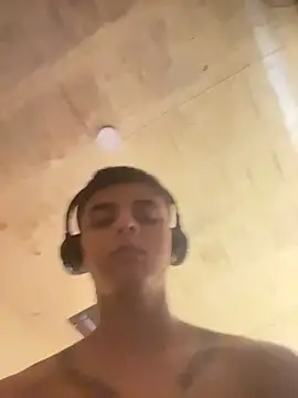 DOMINIC ZETA online show from November 11, 2025, 4:46 pm