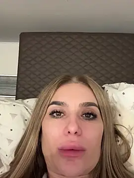 KaseyQuinn  online show from November 26, 2025, 10:43 pm