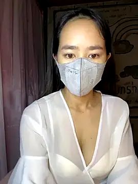 TiNa 04 online show from October 19, 2025, 10:12 pm