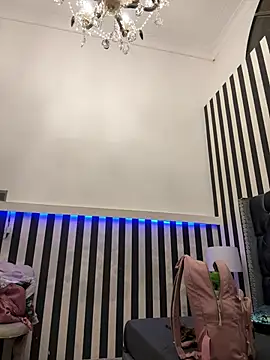 ReinaChloe online show from June 10, 2026, 3:52 am