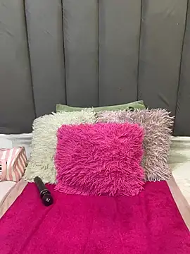 LonelyQueenxx25 online show from July 6, 2026, 7:16 pm