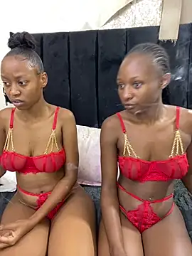 LonelyQueenxx25 online show from February 19, 2026, 9:45 pm