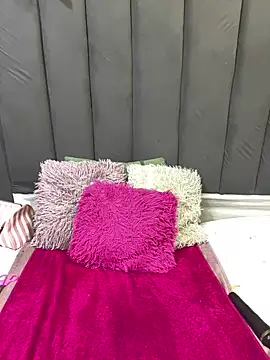 LonelyQueenxx25 online show from June 28, 2026, 9:10 pm