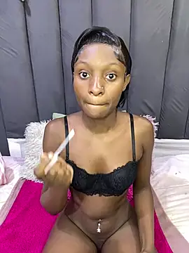LonelyQueenxx25 online show from July 2, 2026, 3:29 pm