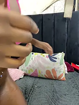 LonelyQueenxx25 online show from February 26, 2026, 9:37 pm