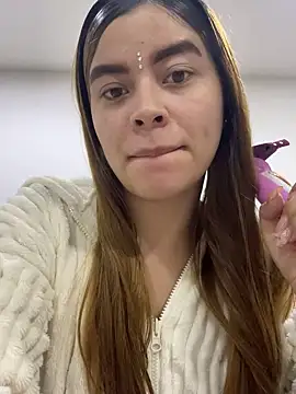 CharlotteBrownn  online show from October 22, 2025, 3:28 am