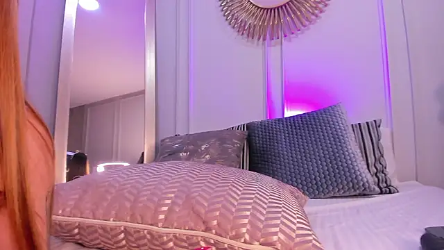 CharlotteBrownn  online show from February 25, 2026, 12:33 am