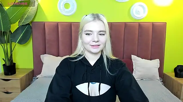 RuthBryant online show from October 20, 2025, 1:07 am