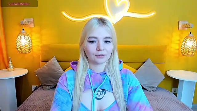 RuthBryant online show from October 12, 2025, 12:56 am