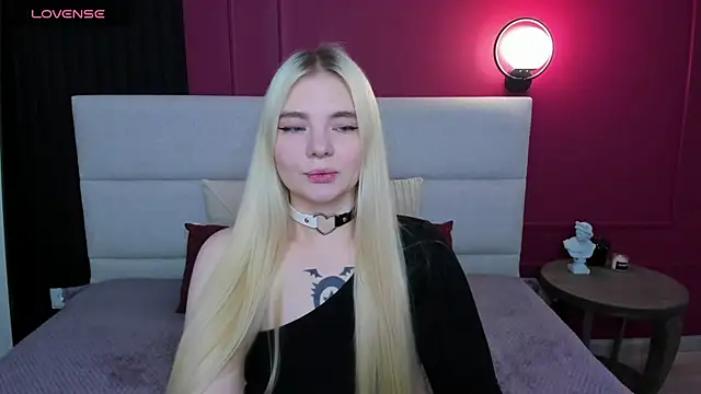 RuthBryant online show from November 18, 2025, 12:37 am