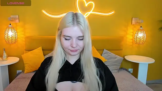 RuthBryant online show from October 5, 2025, 1:07 am