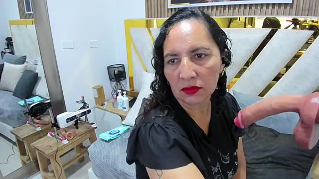 Luna Naughty1 online show from July 9, 2026, 8:19 pm