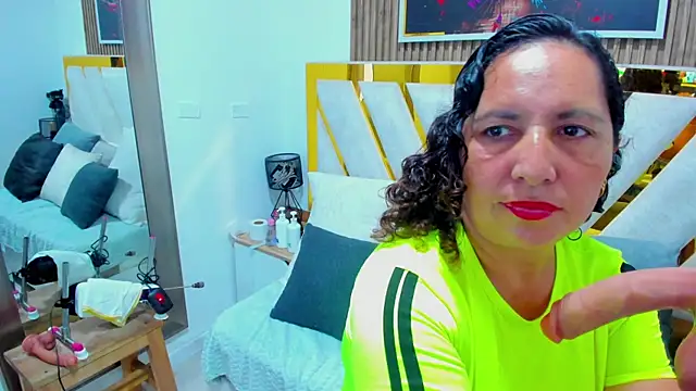 Luna Naughty1 online show from July 25, 2026, 6:14 pm