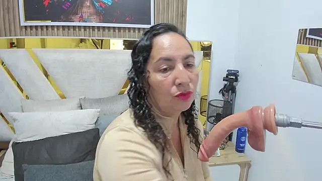 Luna Naughty1 online show from July 1, 2026, 6:52 pm
