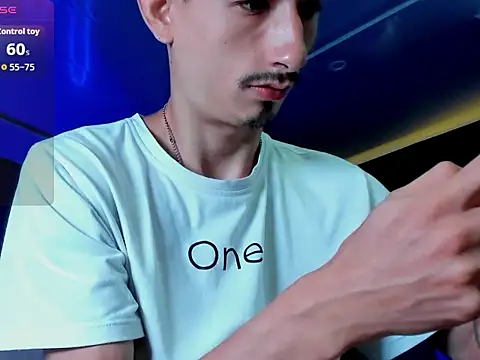 Snapshot of Damartinez27 chatting on October 23, 2025, 9:52 am Damartinez27 online show from October 23, 2025, 9:52 am