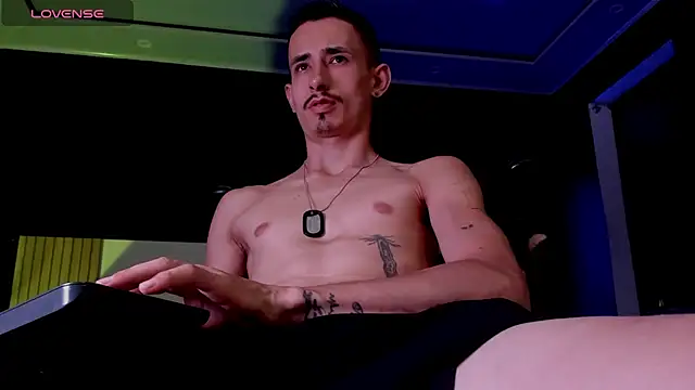 Snapshot of Damartinez27 chatting on October 31, 2025, 4:31 am Damartinez27 online show from October 31, 2025, 4:31 am