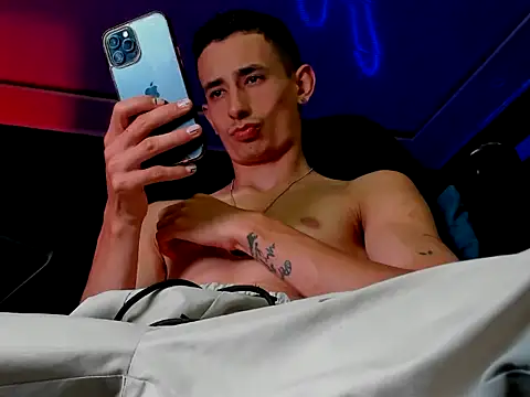 Snapshot of Damartinez27 chatting on November 16, 2025, 5:45 am Damartinez27 online show from November 16, 2025, 5:45 am