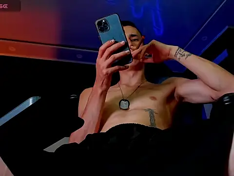 Snapshot of Damartinez27 chatting on November 12, 2025, 9:24 am Damartinez27 online show from November 12, 2025, 9:24 am