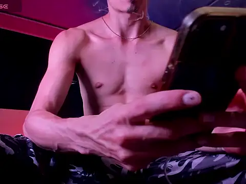 Snapshot of Damartinez27 chatting on October 19, 2025, 8:44 pm Damartinez27 online show from October 19, 2025, 8:44 pm