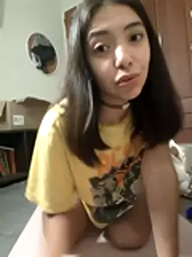Snapshot of missapril0101 chatting on April 6, 2026, 4:57 am missapril0101 online show from April 6, 2026, 4:57 am