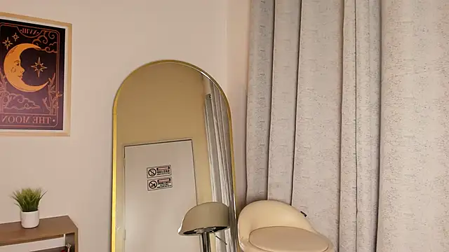 samaantha lux online show from October 8, 2025, 10:17 am