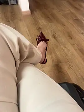 larsonbeverly online show from March 17, 2026, 6:33 pm